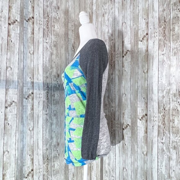 Women's Nollie 3/4 Sleeve Graphic Tee | Size Small | V-Neck Top | Baseball Style - Picture 3 of 12